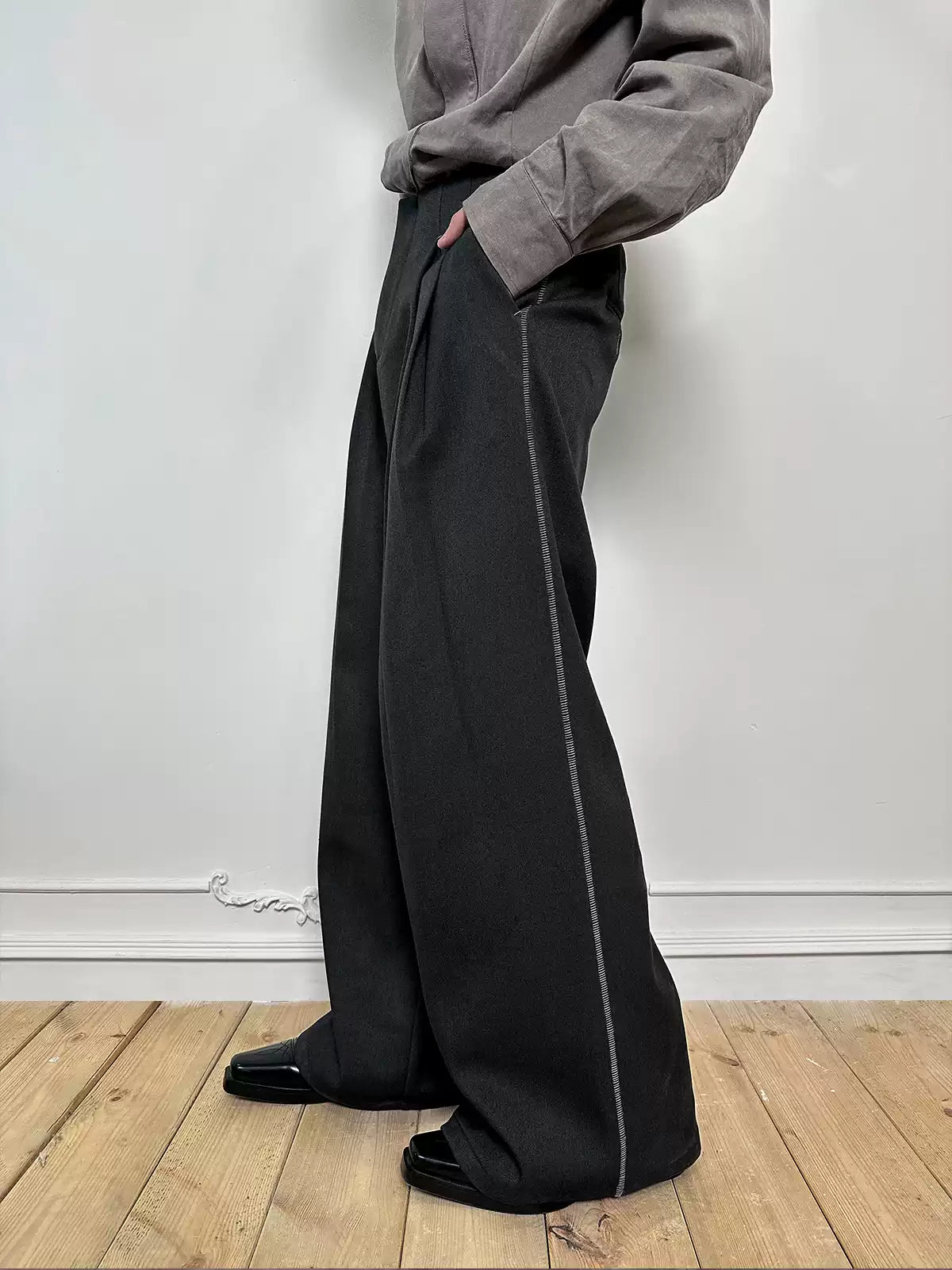 "Tencel" Pleated Straight Pants